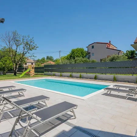 3 Bedroom Beautiful In * Kamenmost
