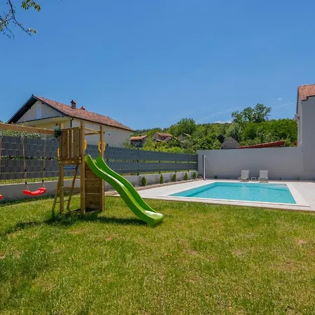 3 Bedroom Beautiful In Holiday home
