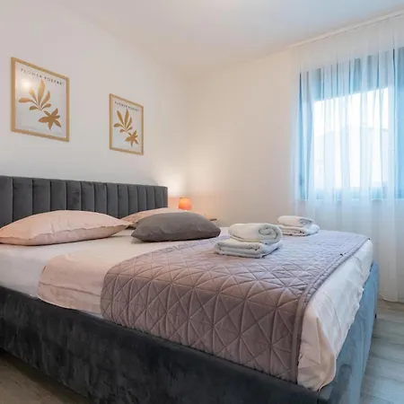 3 Bedroom Beautiful In Holiday home Kamenmost