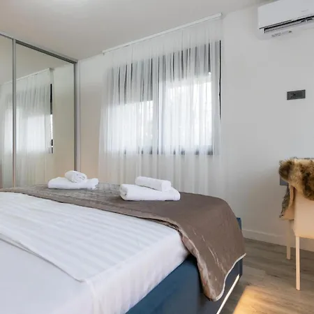 3 Bedroom Beautiful In Kamenmost
