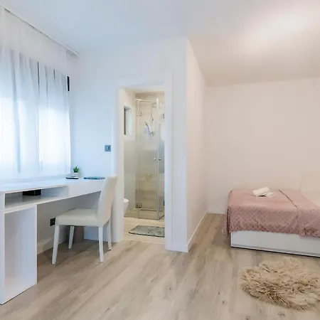3 Bedroom Beautiful In * Kamenmost