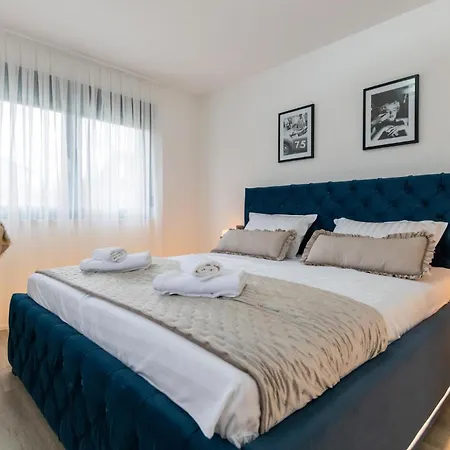 3 Bedroom Beautiful In Kamenmost
