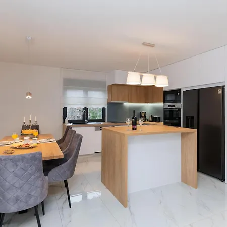3 Bedroom Beautiful In Holiday home